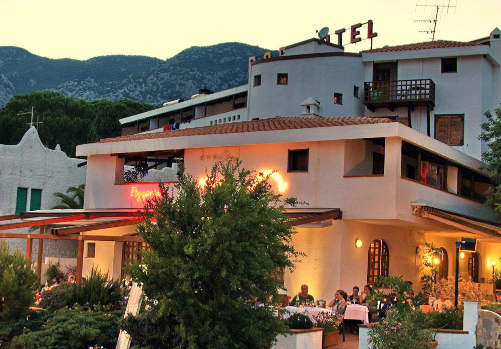 Hotel Pop Cala Gonone Exterior photo